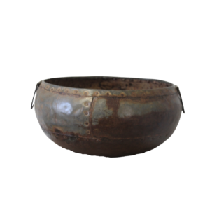 קערת מתכת ממוסמרת נמוכה