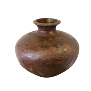 כד מתכת כהה עתיק